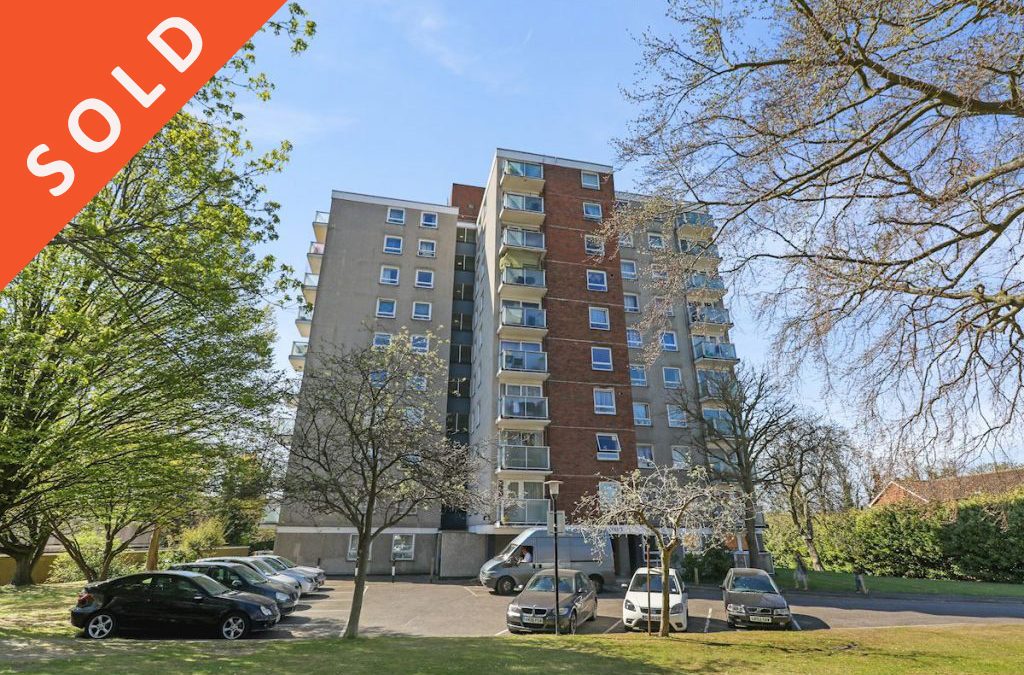 Carew Court, Basinghall Gardens, Sutton. £260,000 Leasehold. Two